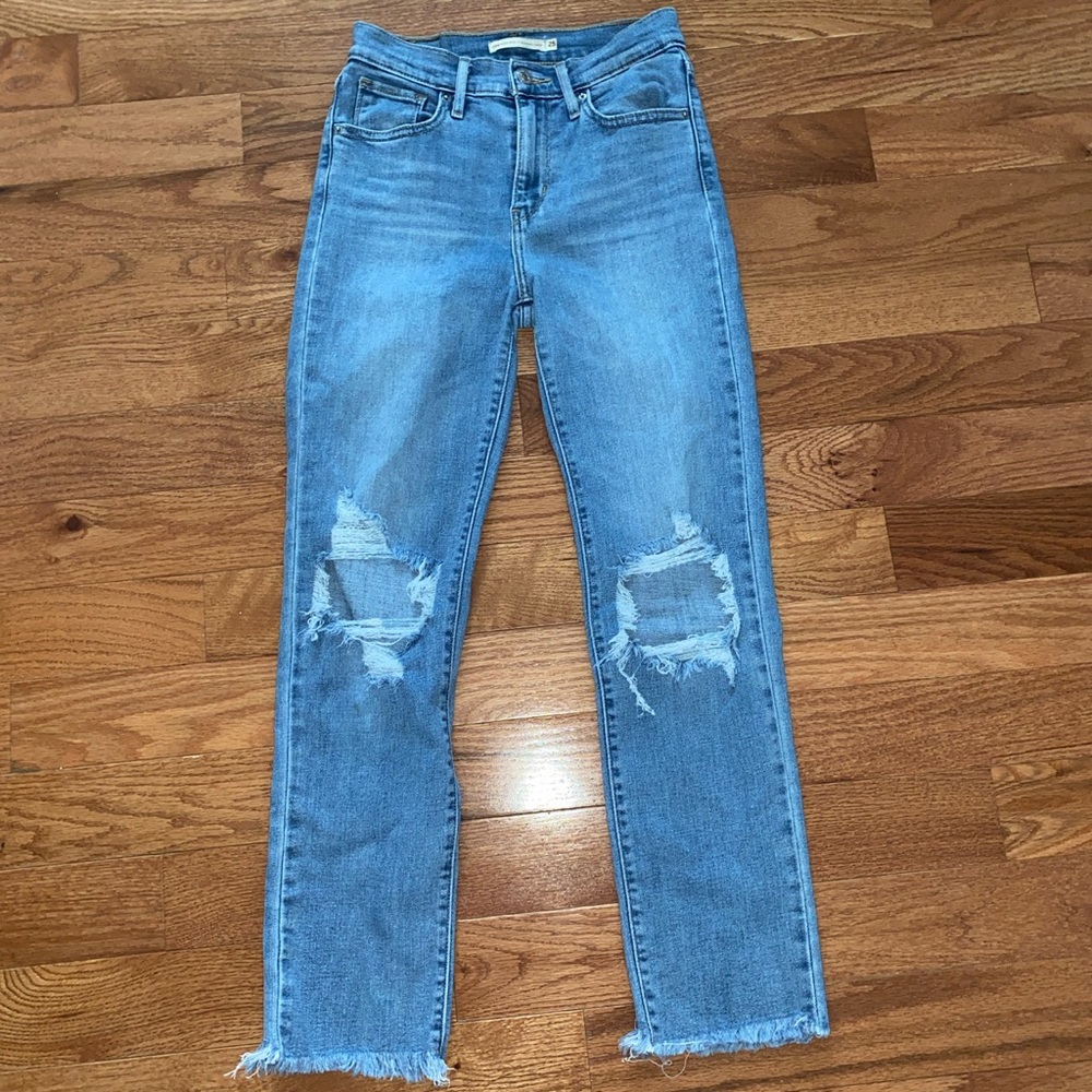 Levi’s 724 high rise straight crop 

-size 25
-color: medium wash